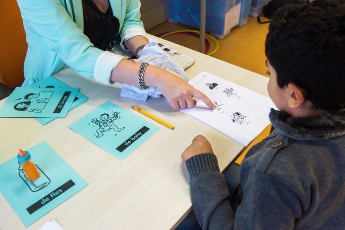 Vooral scholen die lesgeven aan asielkinderen zijn volgens de PO-Raad het slachtoffer van het nieuwe achterstandenbeleid van het kabinet.