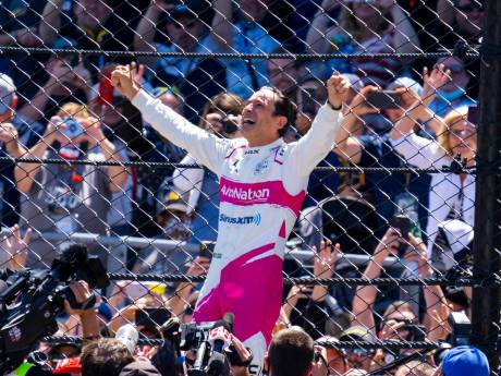 Braziliaan Castroneves (46) wint Indy500 voor de vierde keer, Van Kalmthout finisht als achtste