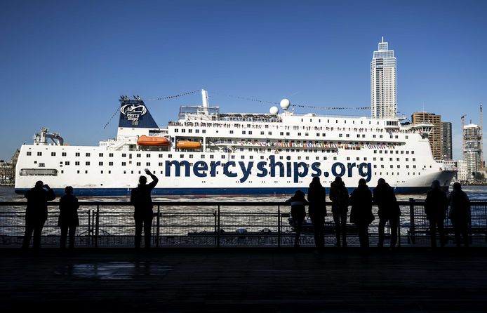 Toen de Global Mercy nog in Rotterdam lag. Het grootste ziekenhuisschip ter wereld moet binnenkort de kust van Senegal en hoofdstad Dakar bereiken.