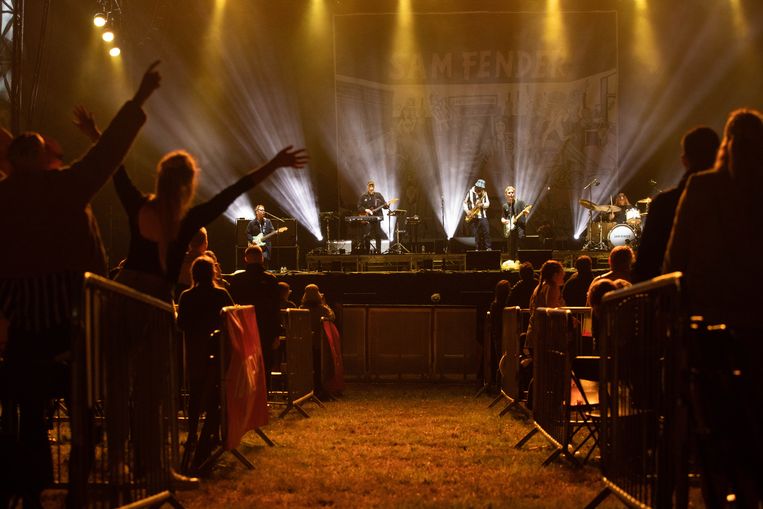 Een voorbeeld van een coronaproof optreden in Newcastle. Kortrijk gaat voor een nog veel gezelliger evenementenplein. Beeld Photo News