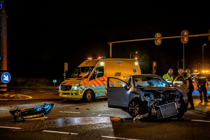 Weer Kapotte Verkeerslichten Na Onweer Weer Een Aanrijding Op De Burgemeester Letschertweg In Tilburg Onacceptabel Tilburg Bndestem Nl