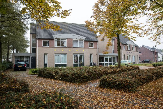 KBWO (Kleinschalig Begeleid Wonen voor Ouderen) huisvest dementerende bewoners in drie woongroepen in de Helmondse wijk Brouwhuis. Kwaliteit van leven voor de bewoners is uitgangspunt en het enige doel, aldus de stichting