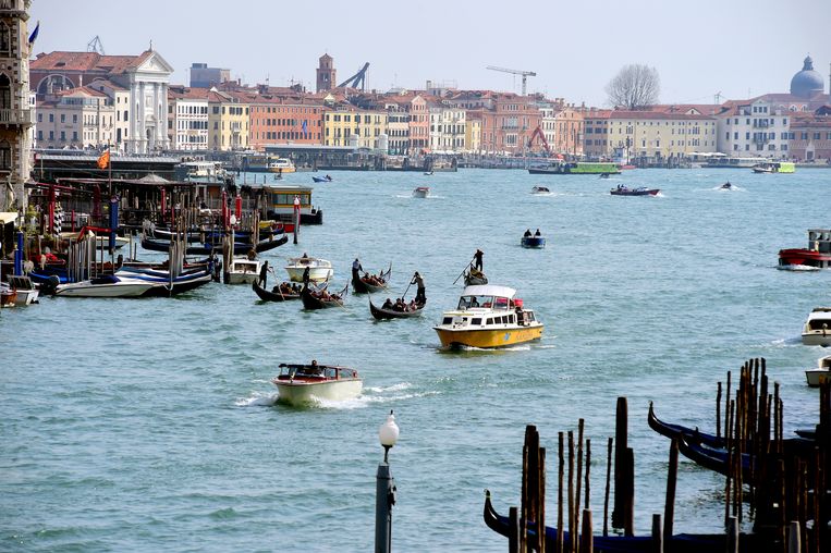 Venetië trekt vooral nog toeristen die een dagje komen om de trekpleister van hun bucketlist te kunnen strepen.  Beeld Getty Images