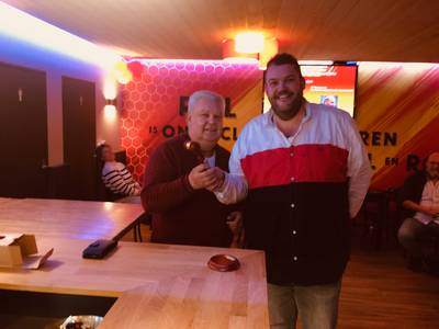 Freerk Bokma volgt Herman Stroucken op als voorzitter van VV Riel