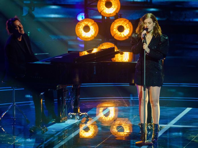 Rietbergen tijdens het optreden van kandidate Emma, tijdens de finale van ‘The Voice Of Holland’ in 2020.