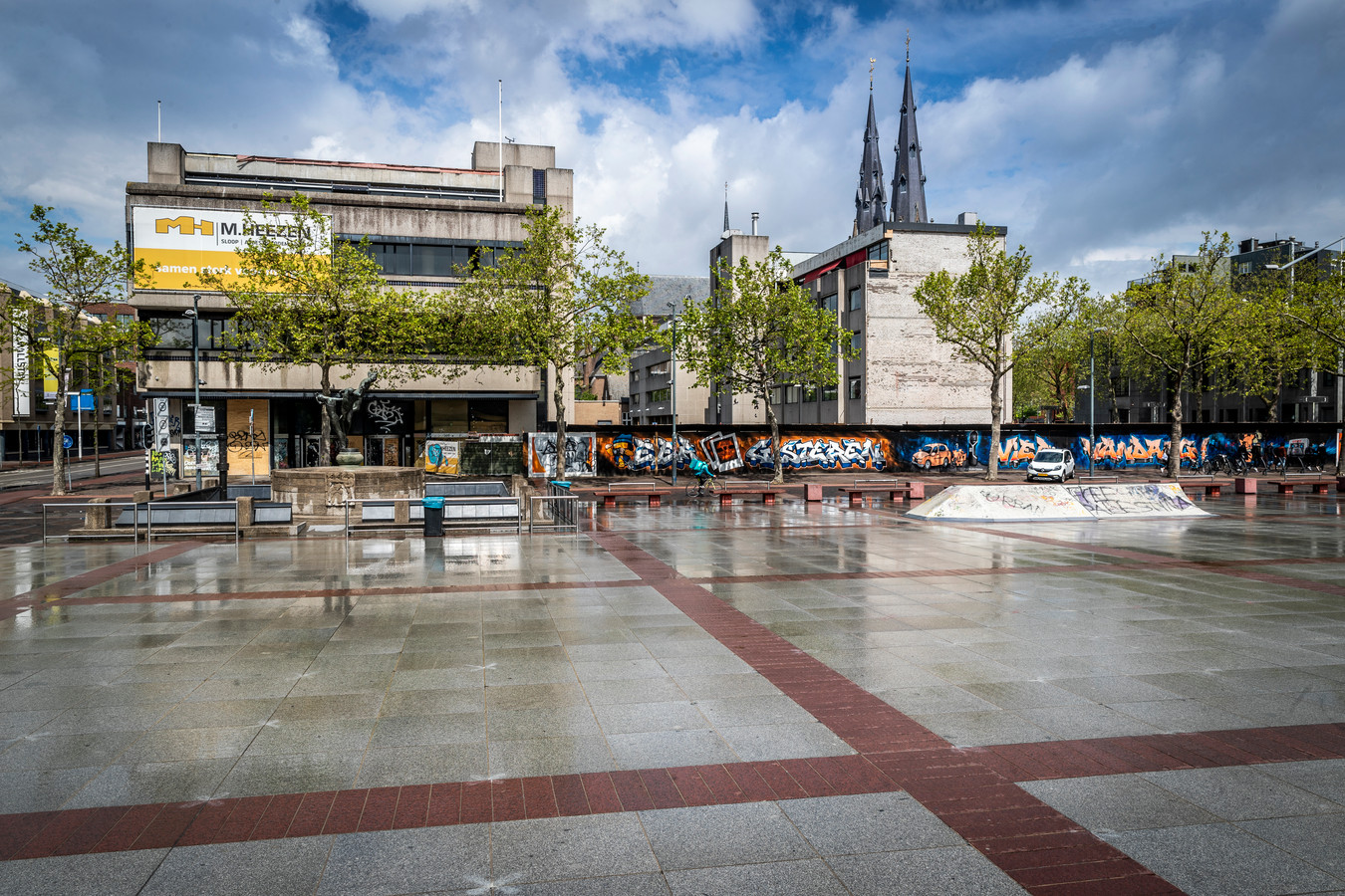 Gevel oude bankgebouw Stadhuisplein/Wal in Eindhoven komt terug in