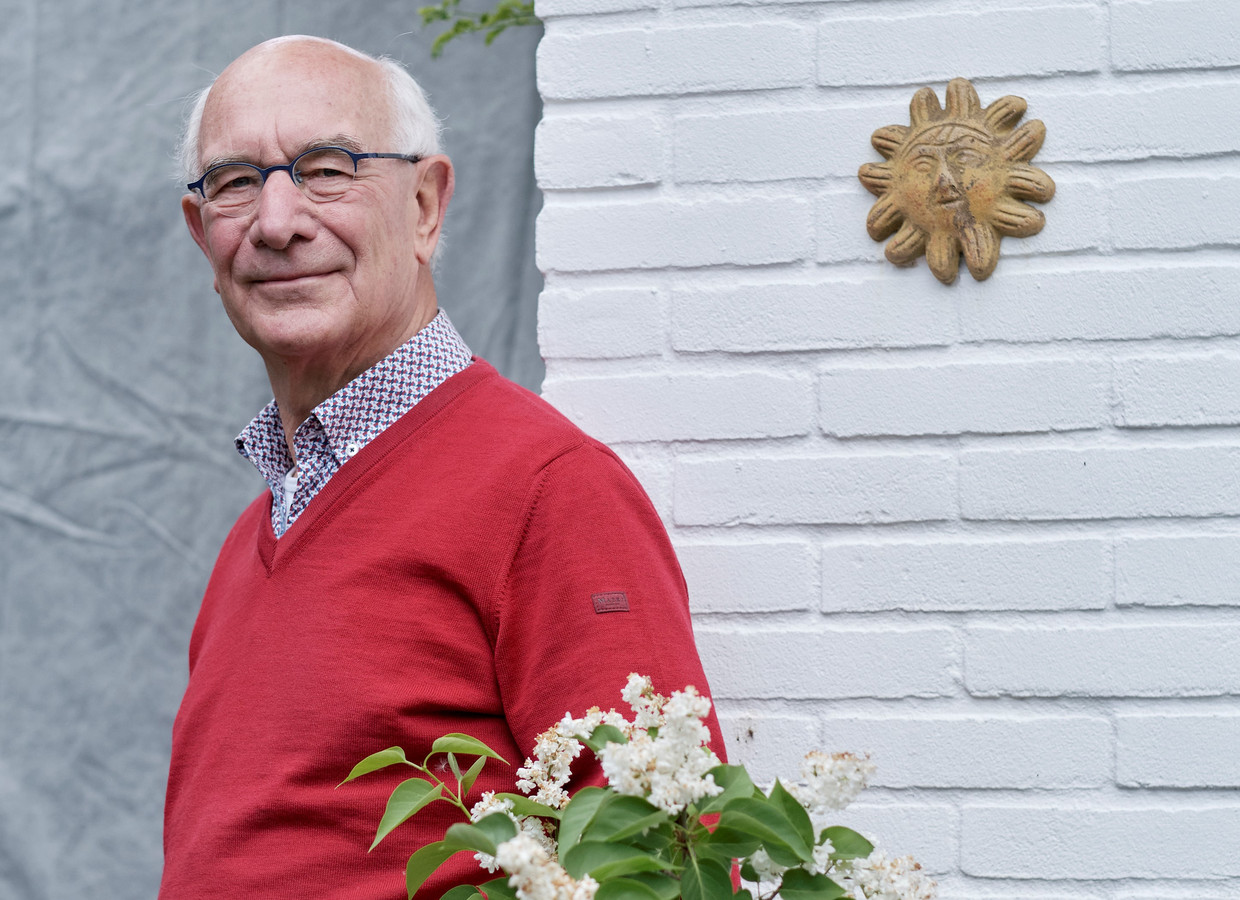 Volgens CDA-coryfee Bert de Vries is het europroject mislukt, en moeten we terug naar de gulden. 