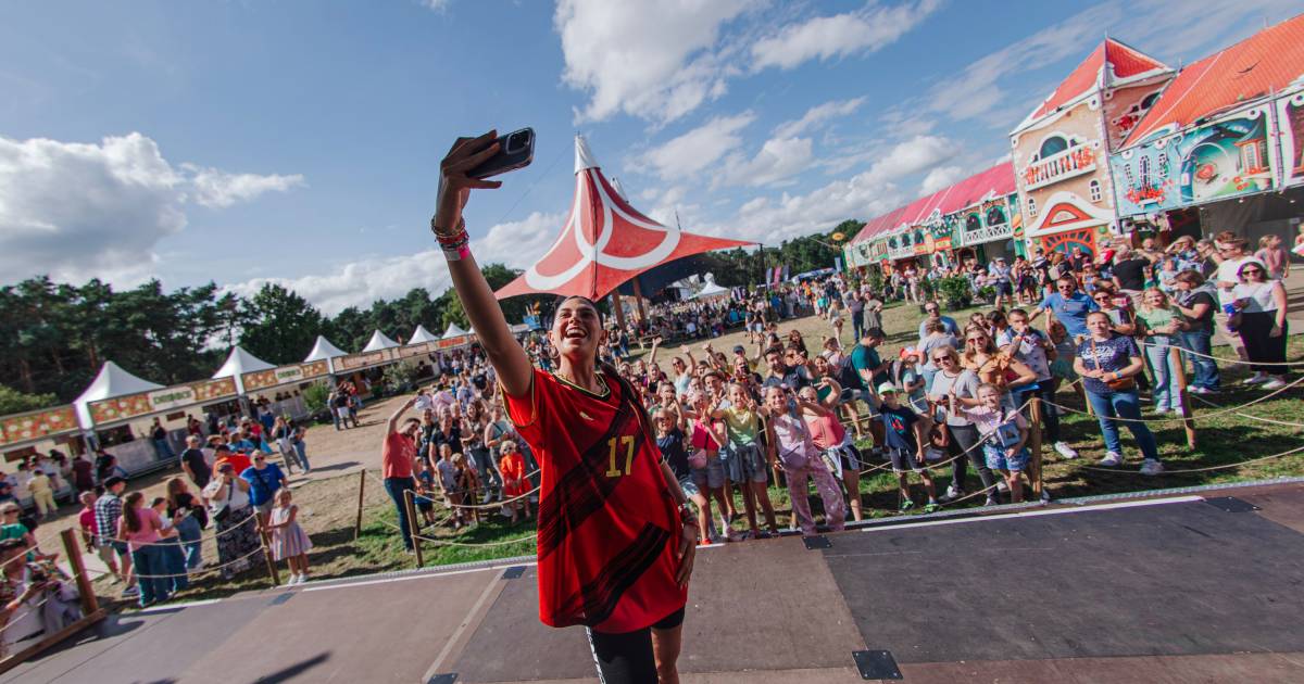 Céline Dept Takes Rijvers Festival by Storm: Massive Queue, Selfies, and Autographs!
