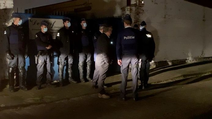 Bij de actie van de politie in Zeebrugge werden 40 politiemensen ingezet: ze controleerden op alle vermoedelijke schuilplaatsen en omgeving