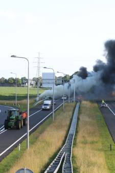 Vuurwerk naar hulpverleners op A50 gegooid, boeren op snelweg bij Tiel: ‘De strijd is nog niet gestreden’