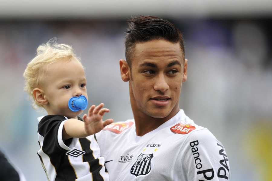 schakelaar Belofte haar Neymar: 'Aanbod Barça en Real maakt me trots' | Foto | AD.nl