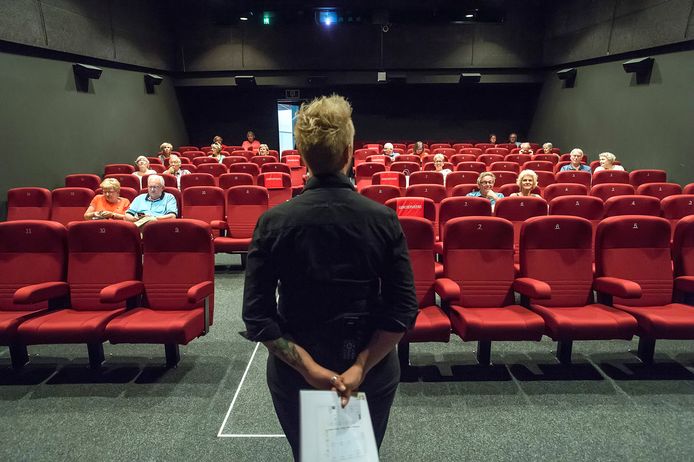 Een van de zalen van Chassé Cinema, gasten kunnen op voldoende afstand van elkaar een film bekijken.