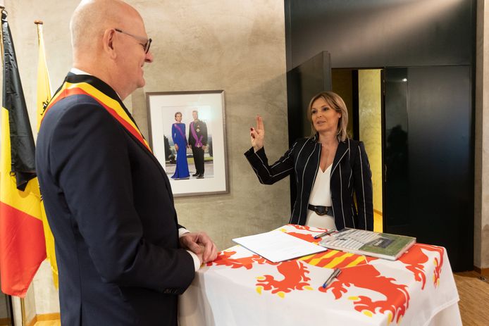 Ingrid Kempeneers legt eed af als burgemeester van Sint-Truiden.
