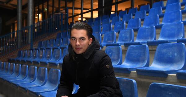 CLUBHELDEN | Met zelfgemaakte gele en rode kaart het veld op
