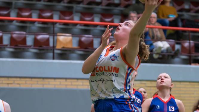 Basketbalster Mae Bentschap Knook kan in de voetsporen van haar moeder treden