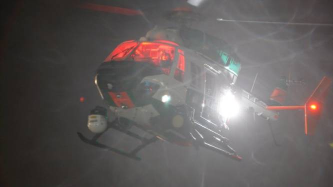 Hij rijdt véél te hard en slaat met BMW over de kop: hier ontdekte de politieheli de gevluchte bestuurder