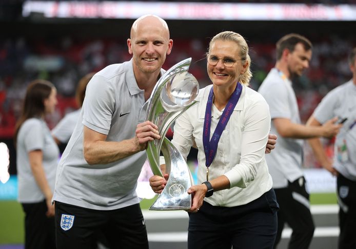 Sarina Wiegman en Arjan Veurink.