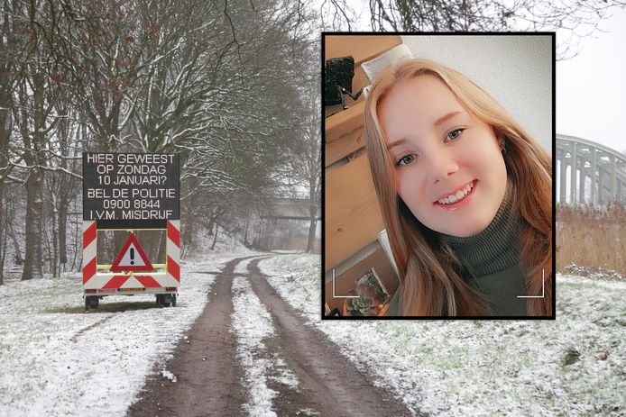 Foto van Lotte (14) naast de plek waar de Almelose 10 januari levenloos werd gevonden bij een sloot.