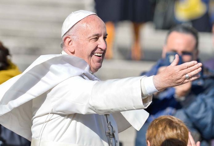 De twaalfjarige Peter Lombardi uit de Amerikaanse staat Ohio zag deze week zijn diepste wens in vervulling gaan. De jongen kreeg een kus van de Paus toen hij op bezoek was in Rome tijdens de Heilige Week.