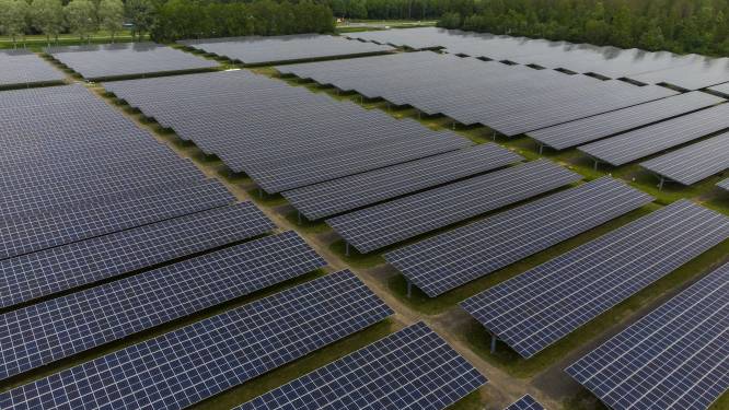 Vlaamse Gemeenschapscommissie plaatst zonnepanelen op haar vastgoed