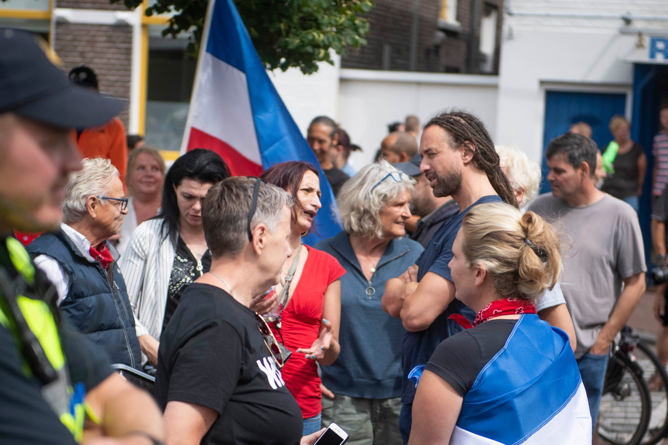 Onrustig einde van manifestatie in Almelo, weer confrontatie tussen