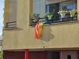 Regenboogvlag in brand gestoken, buurt leeft mee en hangt nu ook vlaggen op: ‘Nijmegen-Oost is juist zo vreedzaam’
