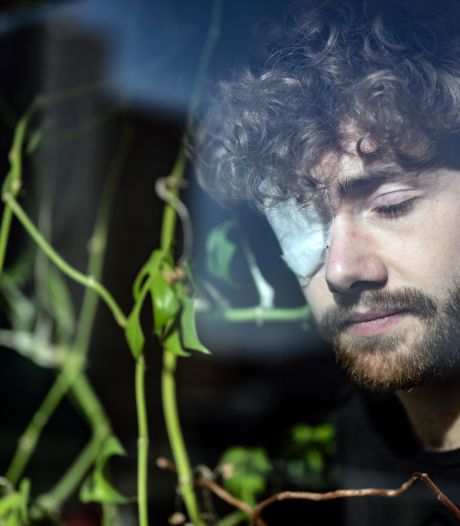 Ontploft vuurwerk maakt Olympia-voetballer Teun (25) blind aan één oog: ‘Mijn beeld is platgeslagen’