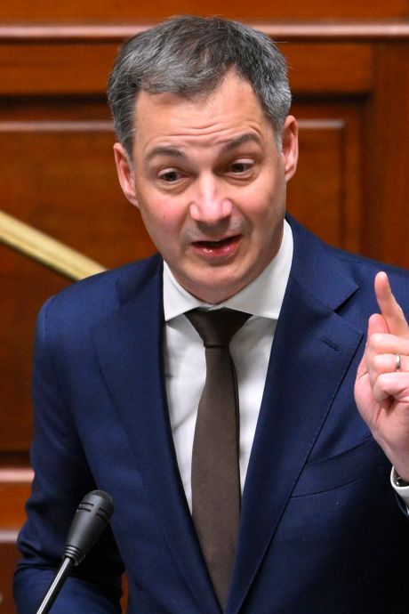 Soit les banques relèvent leurs taux d’intérêt, soit le gouvernement interviendra, prévient De Croo