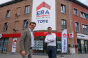Gert Toye en Stéphane De Vos van ERA Toye, voor het nieuwe kantoor in Vilvoorde.