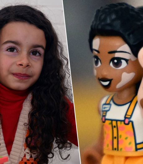 "Maman, regarde... C'est moi!": atteinte de vitiligo, Emily est devenue ambassadrice Lego Friends
