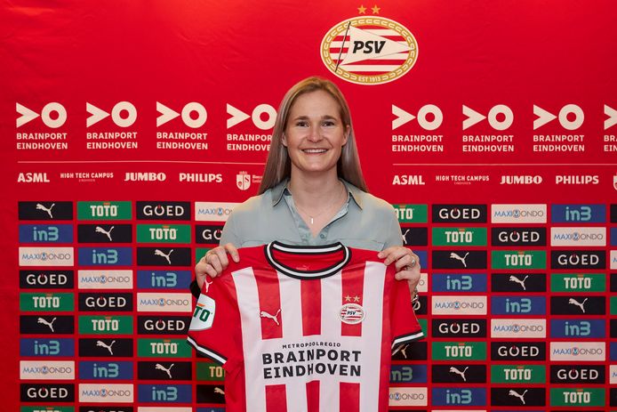 Desiree van Lunteren sluit in de zomer van 2021 aan bij PSV voor 2 seizoenen. De voetbalster uit Almere komt over van Ajax.