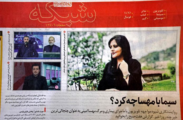Een foto van Mahsa Amini sierde zondag de voorpagina van de Iraanse krant Hafteh Sobh. De 22-jarige Iraanse stierf twee dagen na haar arrestatie door de religieuze politie.