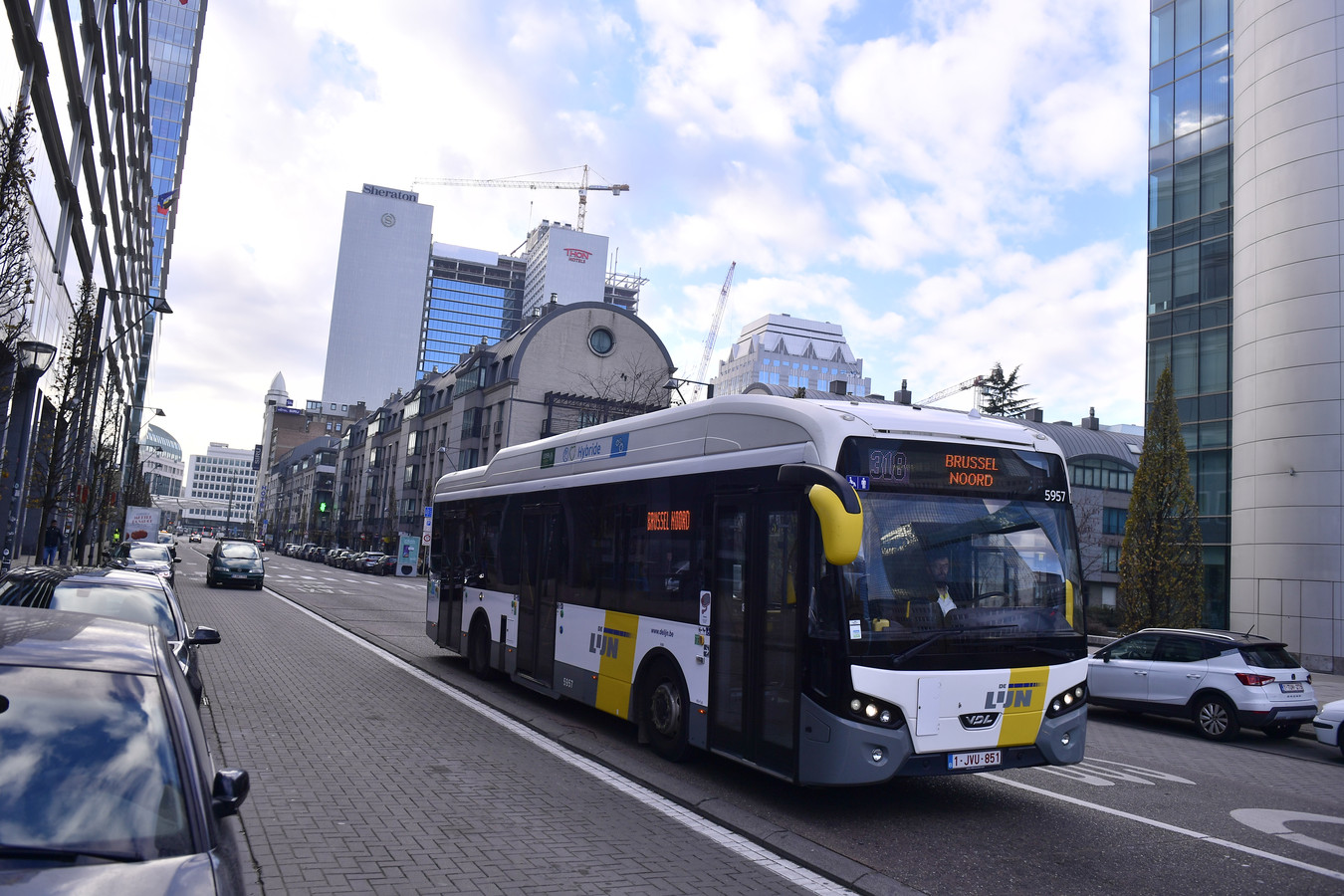 Les bus. Дороги Люксембурга. Люксембург троллейбус. Что делает транспорт. Король Люксембурга в общественном транспорте.