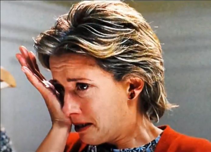 De iconische scene waarin Emma Thompson als Karen haar tranen de vrije loop laat nadat ze erachter komt dat haar man haar bedriegt. Om het zo rauw en doorleefd te kunnen acteren, ging Thompson terug naar de periode waarin ze zelf bedrogen werd door haar eerste echtgenoot.