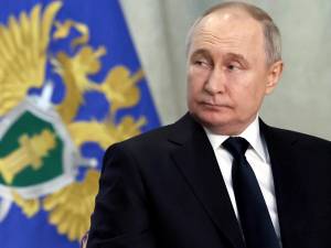 Toujours visé par un mandat d’arrêt international, Vladimir Poutine accepte une invitation au Vietnam