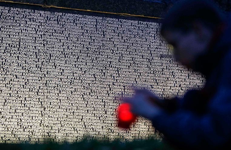 Het Holodomor-monument in Kiev herdenkt de miljoenen slachtoffers die stierven van de honger tijdens Stalins bewind. Beeld REUTERS