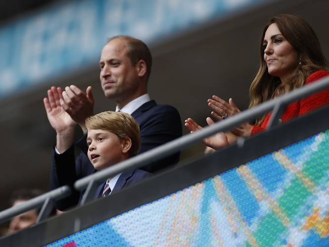 Kleine prins George gepest door voetbalfans: “William en Kate willen hem voorlopig uit de spotlights houden”