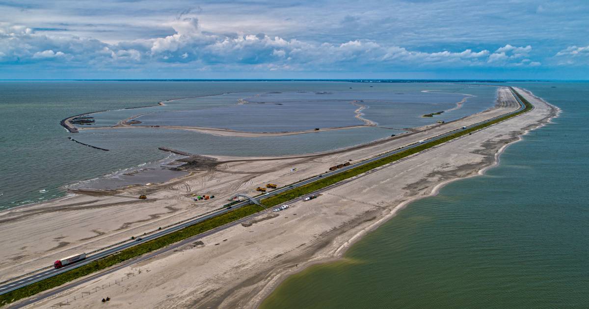 Dijk tussen Enkhuizen en Lelystad gaat vanavond dicht verkeer moet 88 kilometer omrijden