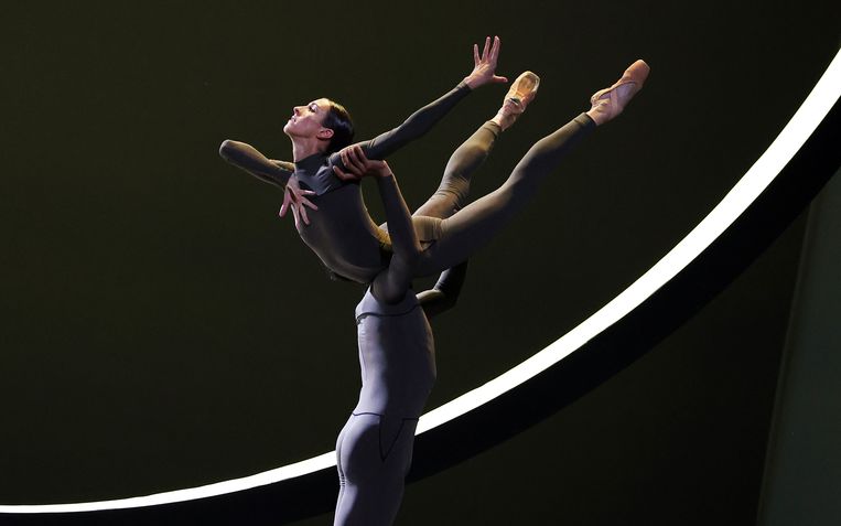 Floor Eimers en Constantine Allen in Four Seasons door Het Nationale Ballet en Het Balletorkest; choreografie: David Dawson Beeld Hans Gerritsen