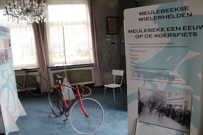 De wielerexpo Meulebeekse wielerhelden opent komend weekend in villa Moerman in Meulebeke.