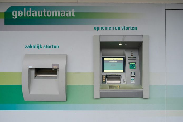Bank is plofkraken zat haalt pinautomaat in Bussum | Het Gooi |