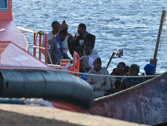 Drie migranten dood aangetroffen in bootje nabij Canarische Eilanden