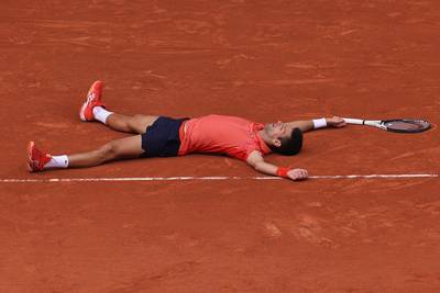 Djokovic schrijft geschiedenis na winst tegen Ruud op Roland Garros: Serviër wordt met 23 grandslamtitels recordhouder