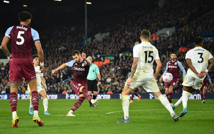 Calum Chambers maakt de 0-3 namens Aston Villa tegen Leeds United.