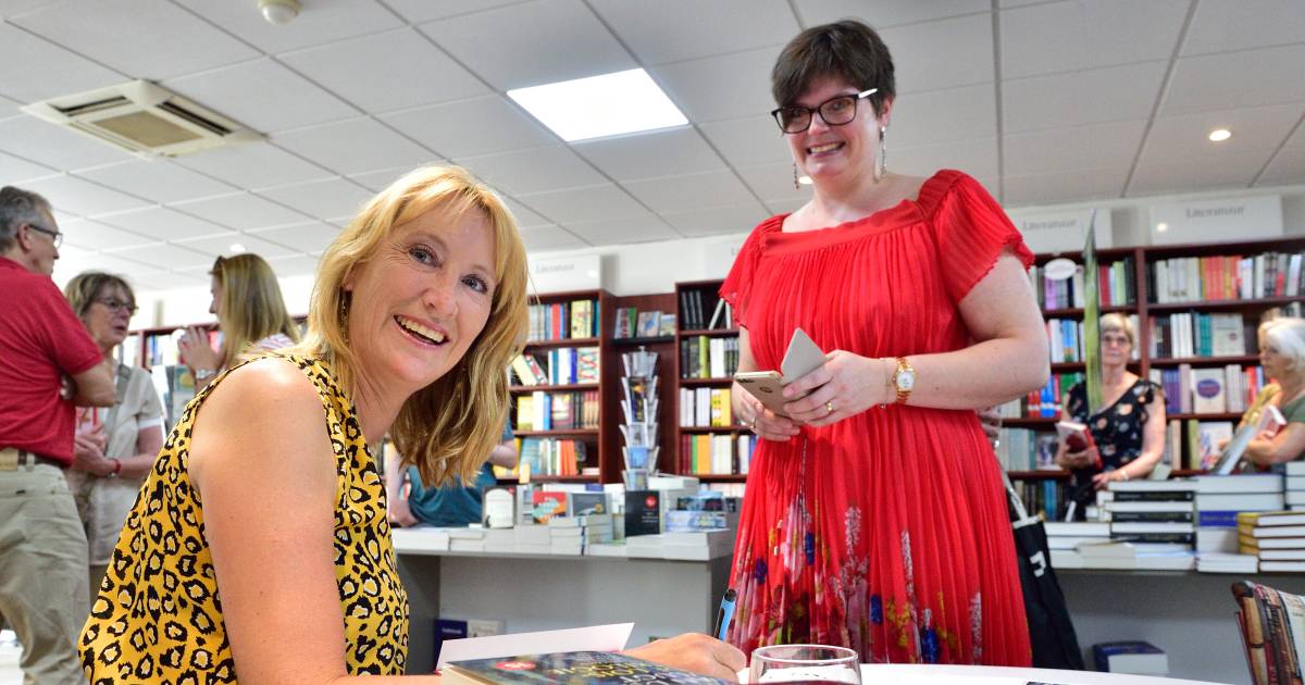 Simone van der Vlugt signeert bij de Koperen Tuin ‘Fijn dat ze voor