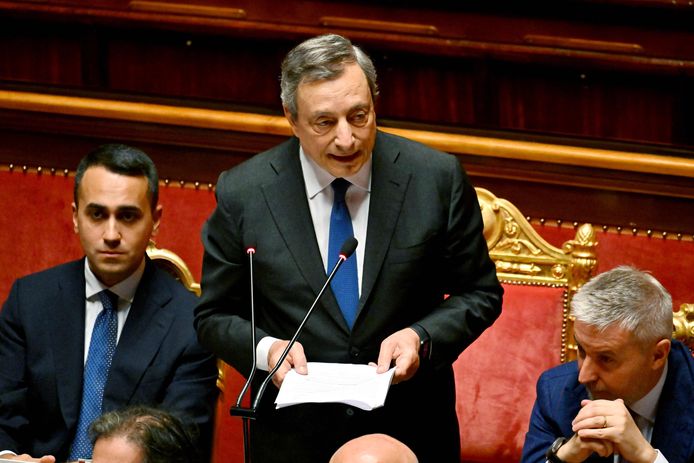 Italiaanse president Sergio Mattarella weigerde het ontslag van premier Draghi.