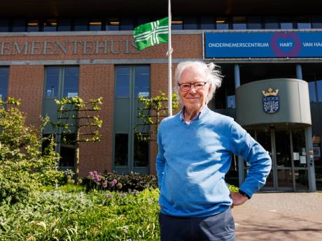Het oude gemeentehuis platgooien? Doodzonde, vindt deze Haarenaar, dus komt hij in actie
