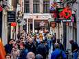 Niet langer ‘koekeloeren bij de hoeren’: Amsterdam maakt eind aan rondleidingen langs ramen op de Wallen