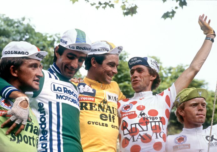 Lucien Van Impe in 1981 naast Hinault. In het groen (links) herkent u Freddy Maertens.