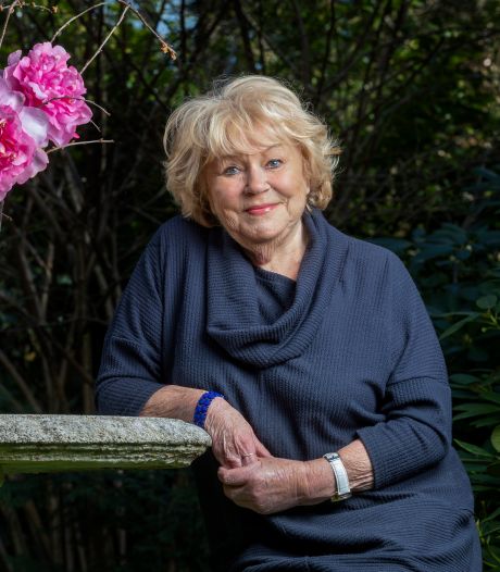 Documentaire bezoekt omstreden ‘healer’ Jomanda: ‘Ze leeft zeer teruggetrokken bestaan’